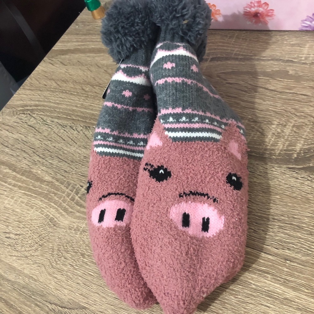 🔸3/$20🔸 

Piggy fuzzy socks